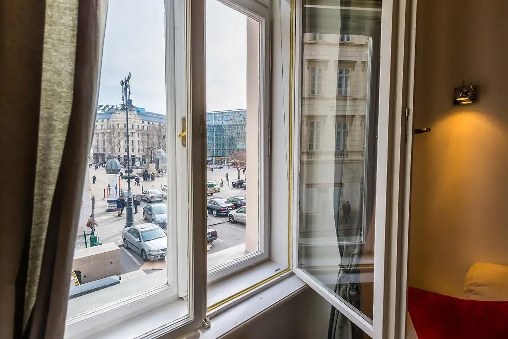 Vorosmarty Square Luxury Apartment Budapest